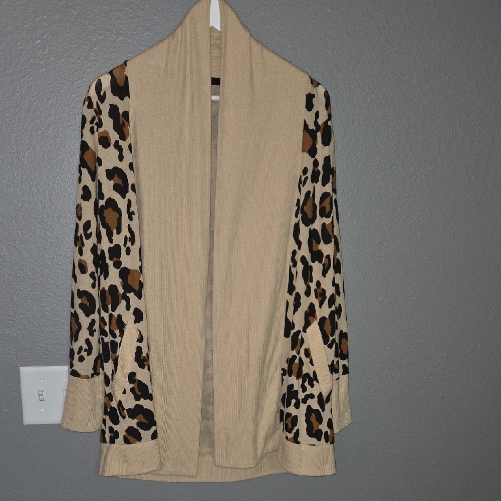 Gibson Leopard Print Long Cardigam Size Medium